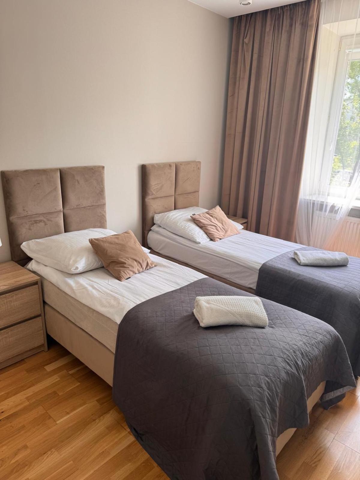 Family & Business Elegant Apartments Ul Astronautow Centrum Downtown - 3 Bedroom, Parking キェルツェ エクステリア 写真