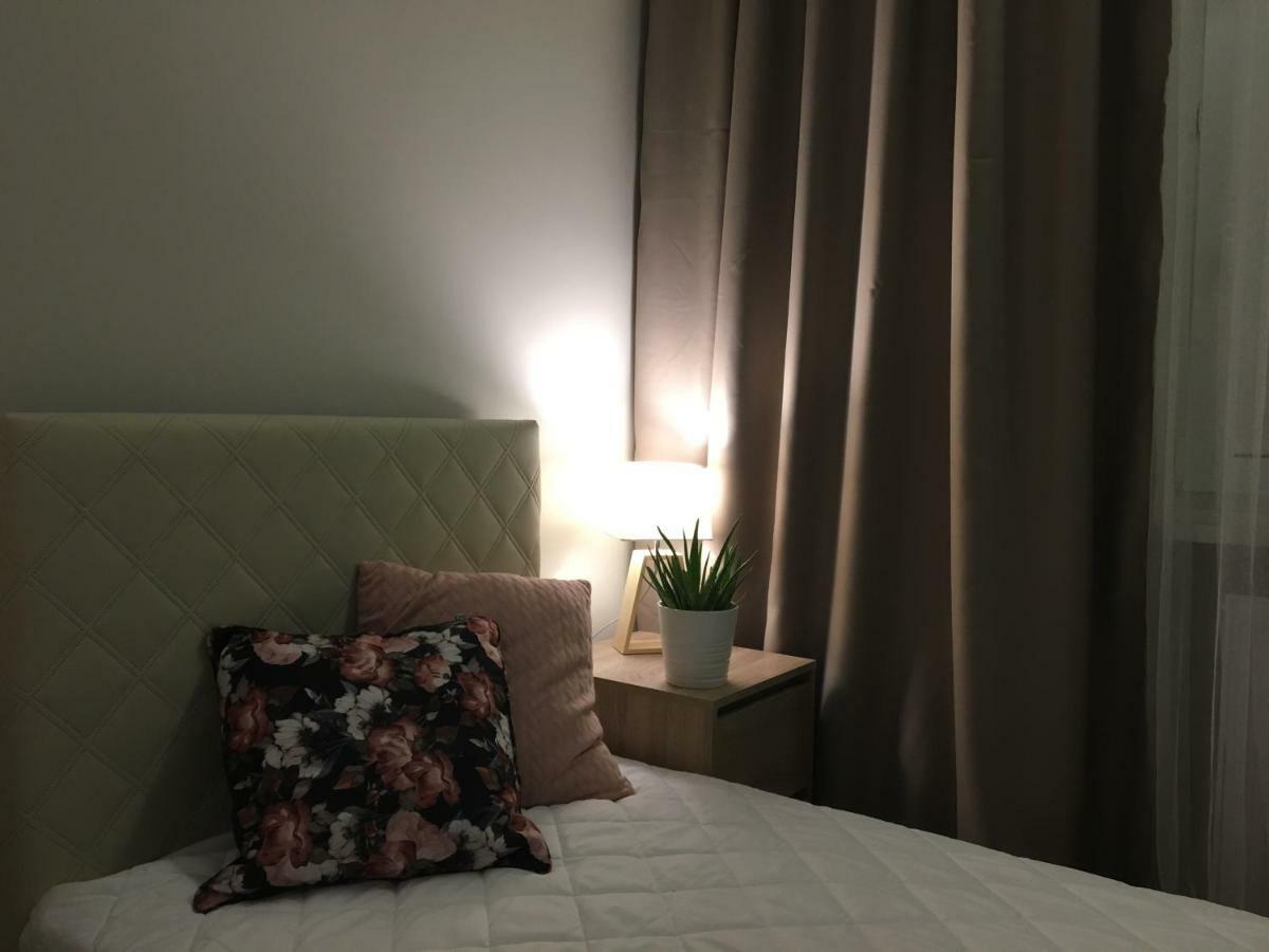 Family & Business Elegant Apartments Ul Astronautow Centrum Downtown - 3 Bedroom, Parking キェルツェ エクステリア 写真