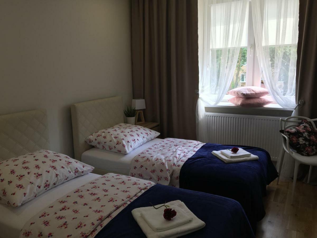 Family & Business Elegant Apartments Ul Astronautow Centrum Downtown - 3 Bedroom, Parking キェルツェ エクステリア 写真
