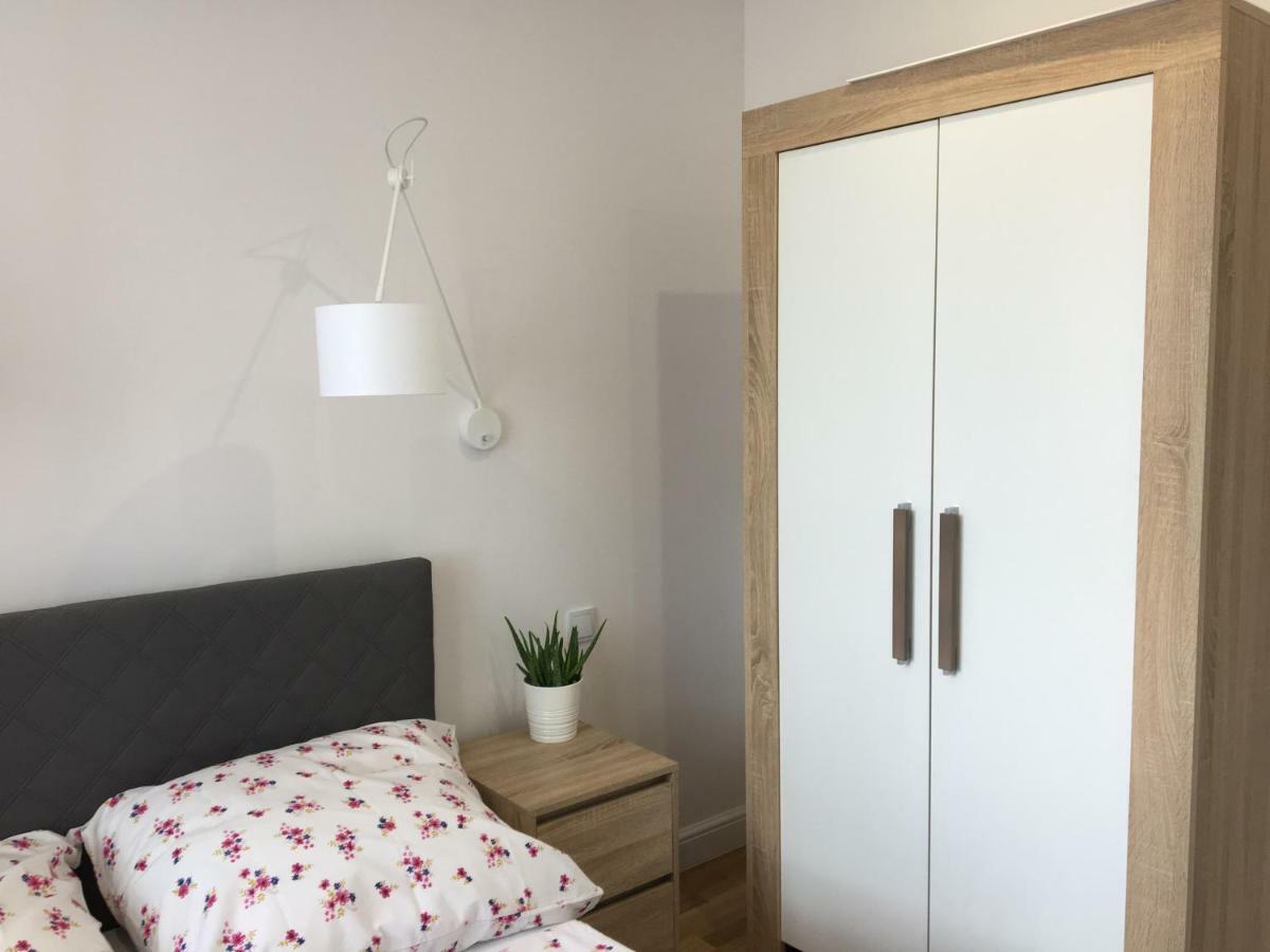 Family & Business Elegant Apartments Ul Astronautow Centrum Downtown - 3 Bedroom, Parking キェルツェ エクステリア 写真
