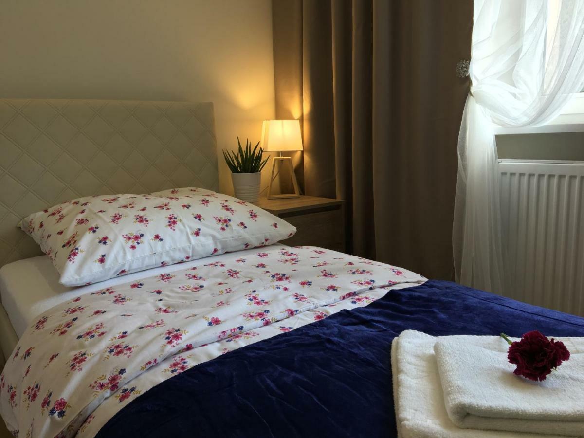 Family & Business Elegant Apartments Ul Astronautow Centrum Downtown - 3 Bedroom, Parking キェルツェ エクステリア 写真