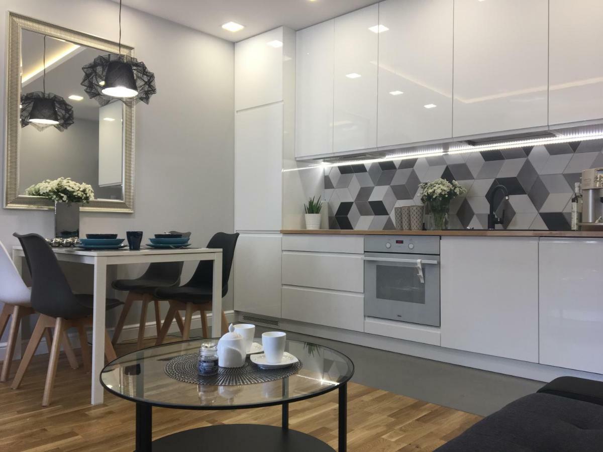 Family & Business Elegant Apartments Ul Astronautow Centrum Downtown - 3 Bedroom, Parking キェルツェ エクステリア 写真