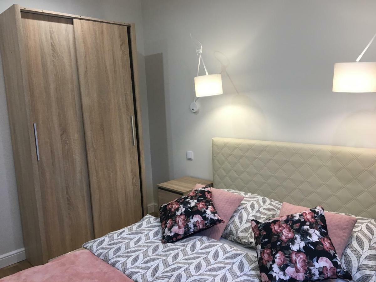 Family & Business Elegant Apartments Ul Astronautow Centrum Downtown - 3 Bedroom, Parking キェルツェ エクステリア 写真